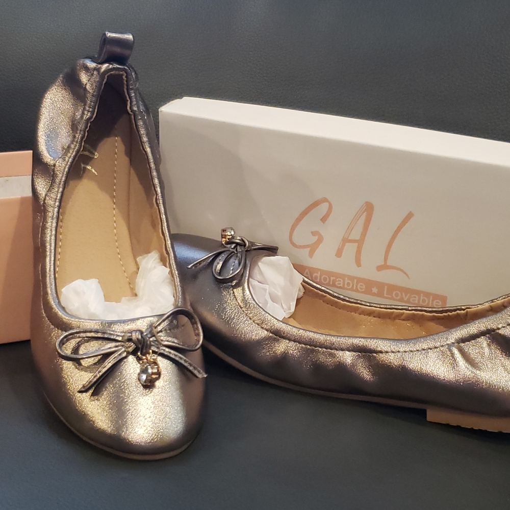 Brand new in box neutral flat